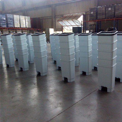 Lixeira Com Pedal e Rodas 100 Litros - Imagem 5